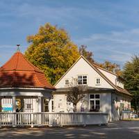 Goethebrunnen mit Tourist-Information